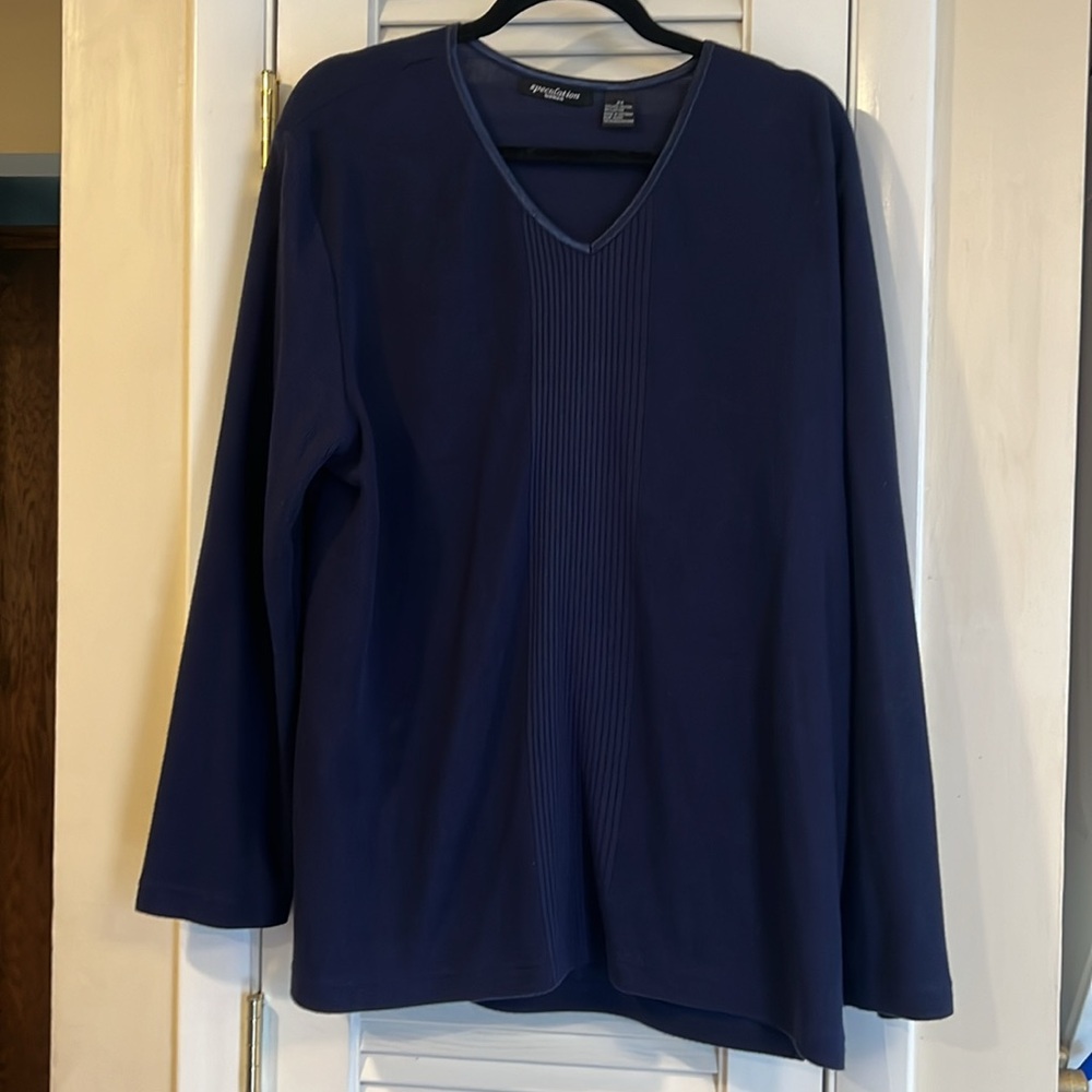 Speculation V-neck women’s sweater in size 2X and navy blue